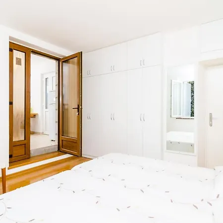 A4-harmony Close To The Sunset And Lapad Promenade *